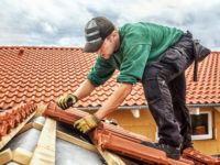 4 Reasons to Become a Roofing Contractor