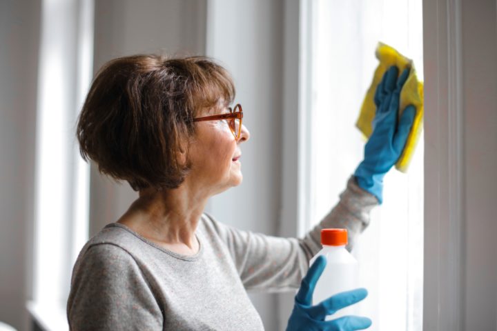 How to Clean Your Windows Without Leaving Streaks