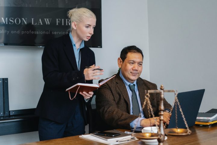 When to Hire a Lawyer – 10 Unique Instances