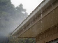 5 Tips and Tricks For Cleaning House Gutters