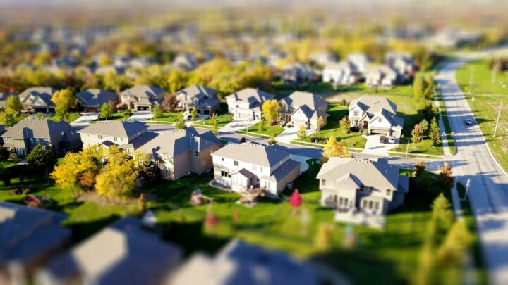 Tired of the Same Old? 10 Advantages of Living in a Master-Planned Community