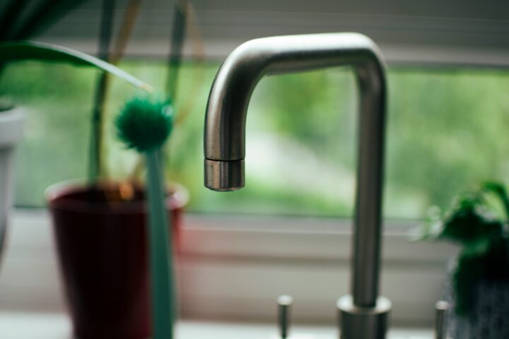 5 Surprisingly Cool Ways To Upgrade Your Kitchen Faucet