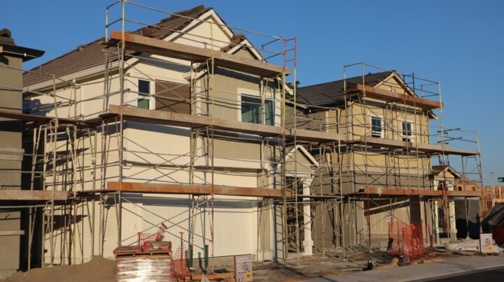 How to Navigate the Risks and Rewards of New Construction Investments