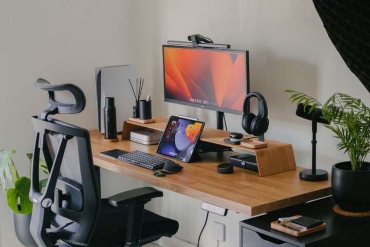 Digital Decluttering for a Clearer Mind and Workspace