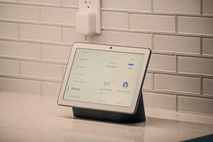 Maximizing Residential Efficiency: Intelligent Tech and Modern Solar Solutions